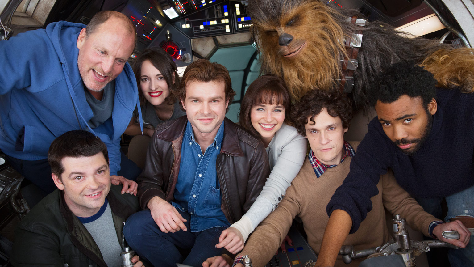 Elenco aparece reunido na primeira foto oficial do filme do Han Solo!