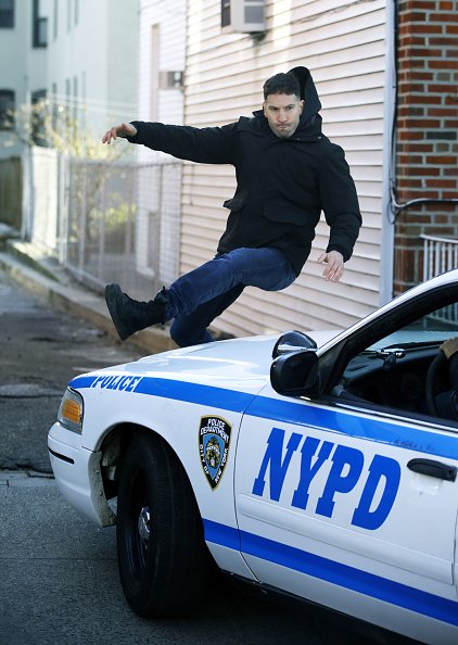 Frank Castle aparece roubando uma viatura policial em novas imagens da série do Justiceiro!
