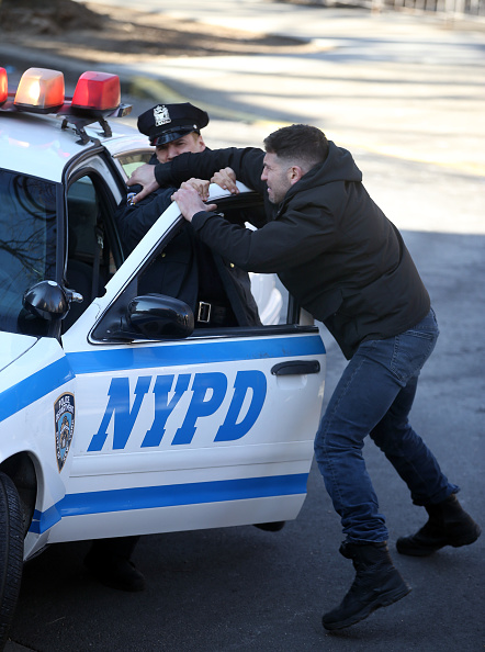 Frank Castle aparece roubando uma viatura policial em novas imagens da série do Justiceiro!