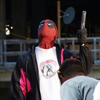 Deadpool 2 | Mercenário Tagarela aparece com um figurino diferente em novas fotos do set!