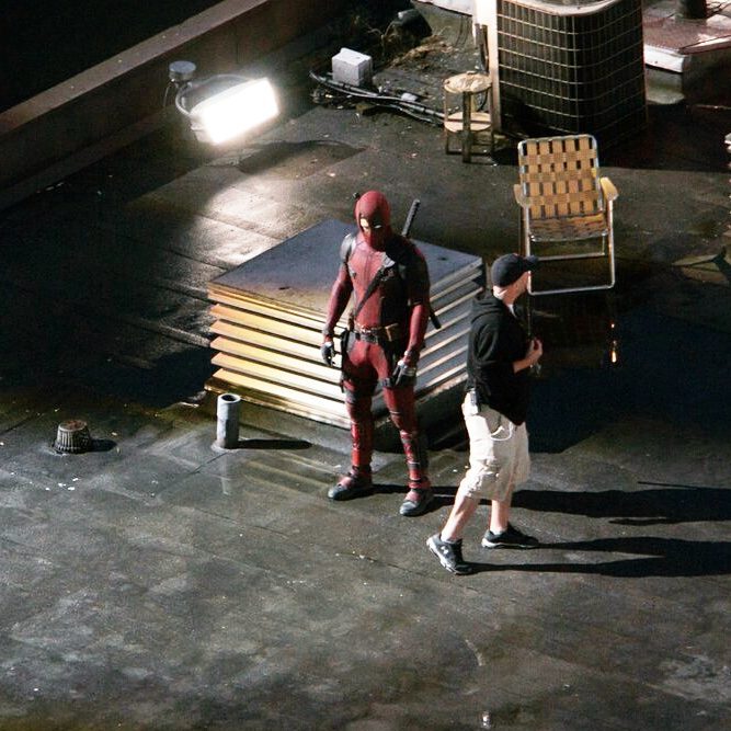 Ryan Reynolds aparece com uniforme completo em novas imagens do set de Deadpool 2!