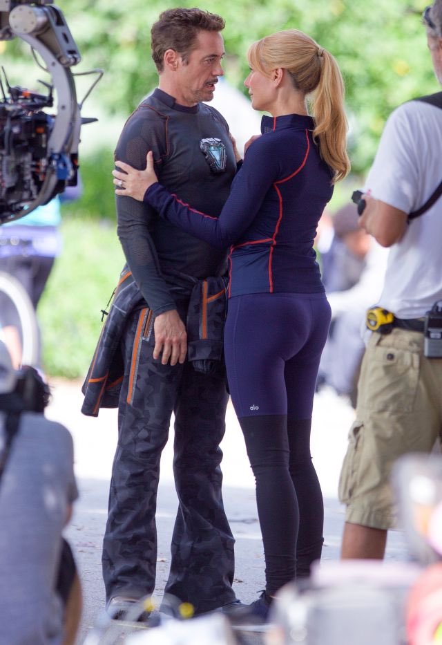 Pepper Potts aparece com anel de noivado e beijando Tony Stark em novas fotos do set de gravações de Vingadores 4!