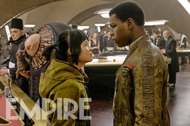 Rose aparece encarando o Finn em nova imagem de Star Wars: Os Últimos Jedi!