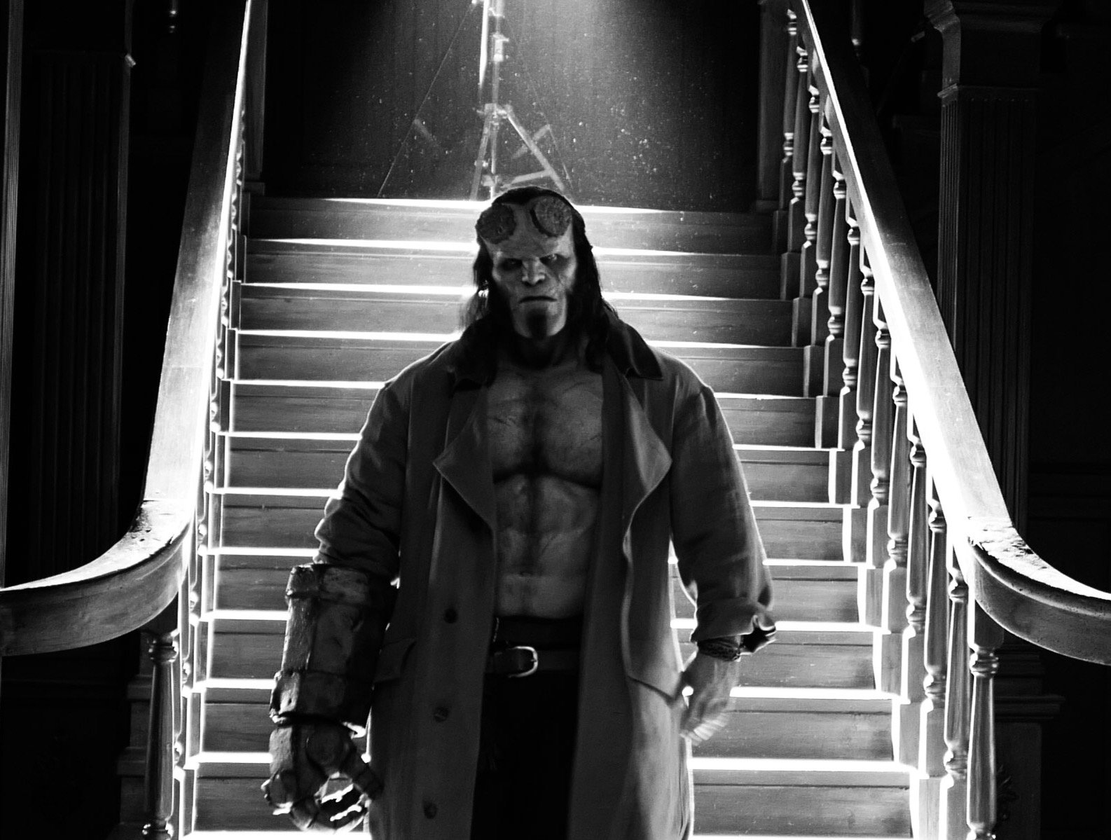 Divulgado a primeira imagem oficial do David Harbour caracterizado como Hellboy!