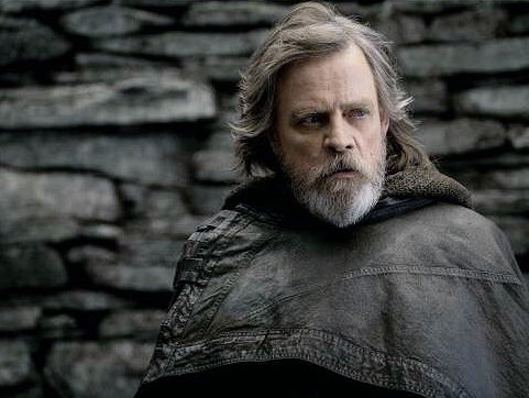 Luke e Líder Supremo Snoke aparecem em novas fotos de Star Wars: Os Últimos Jedi!