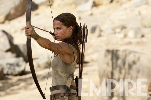 Alicia Vikander aparece usando arco e flecha em nova foto oficial de Tomb Raider!