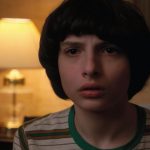 Mike é interrogado pela polícia sobre o desaparecimento da Eleven em vídeo inédito de Stranger Things!