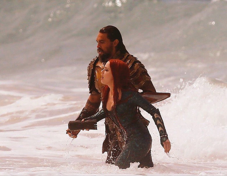 Jason Momoa aparece de armadura com a Amber Heard em novas fotos do set de Aquaman!