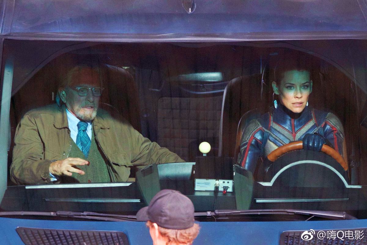 Michael Douglas e Evangeline Lilly aparecem em novas fotos do set de Homem-Formiga e Vespa!