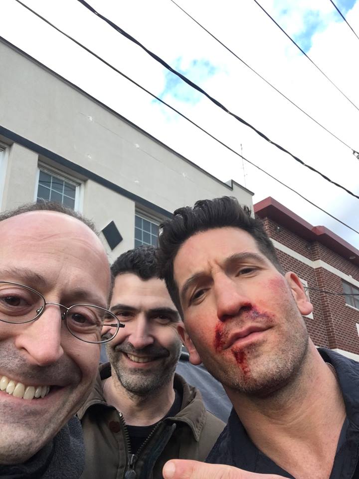 Novas fotos do set da segunda temporada de Justiceiro mostram Frank Castle sujo de sangue!