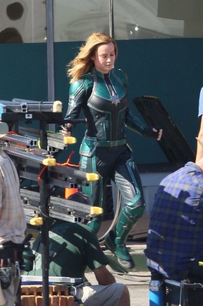 Novas fotos do set de Capitã Marvel mostram Brie Larson em ação ao lado de sua dublê!
