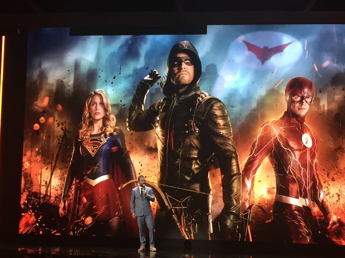 Stephen Amell confirma que o próximo crossover do Arrowverse terá Batwoman e Gotham City!