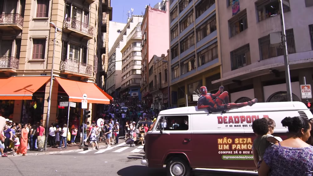 Carro de pamonha anuncia a venda de ingressos de Deadpool 2 em São Paulo!