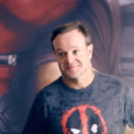 Rubinho Barrichello é o primeiro da fila para comprar ingresso de Deadpool 2 em novo comercial!