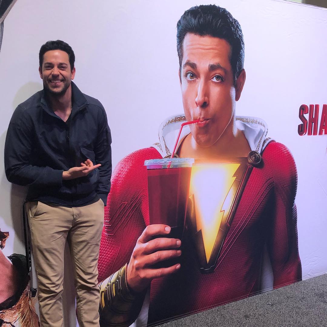 Zachary Levi divulga o primeiro banner oficial do filme do Shazam!